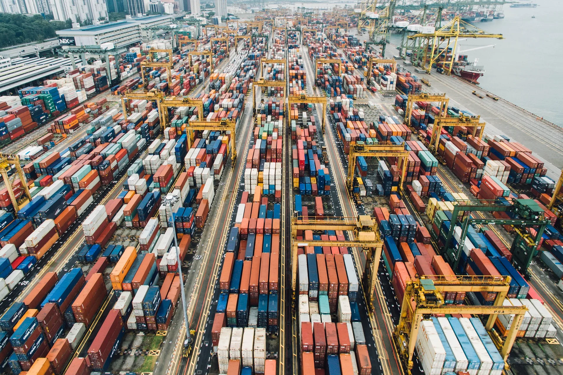 container-2568197_1920 container-2568197_1920